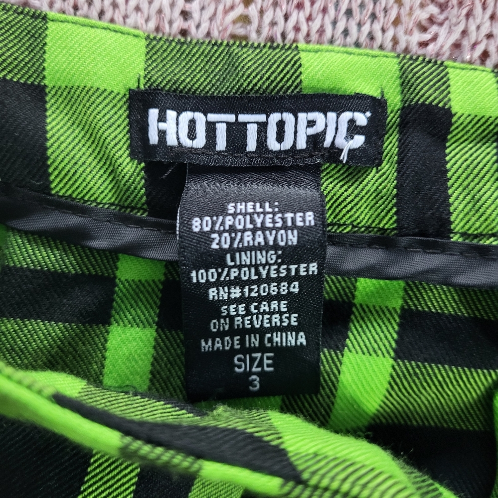 Hot Topic Plaid Green Skirt with Chain Size 3 - Picture 16 of 16